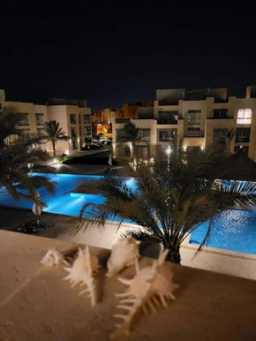 Mangroovy - 2BR Marvelous Pool View Apartment